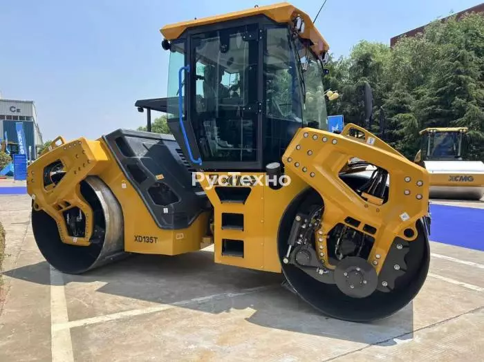 Двухвальцовый гидравлический каток XCMG XD135T
